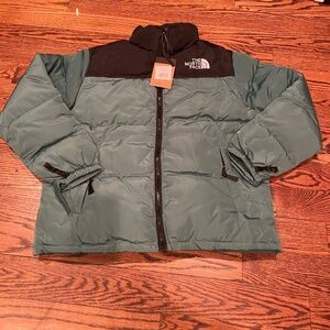 Unisex Down Puffer Jacket Size M NWOT